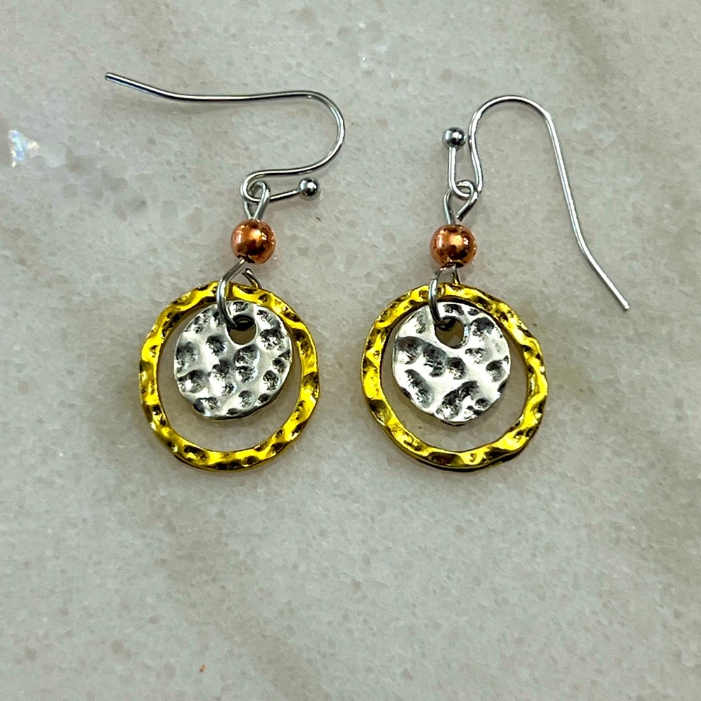 SALE!! 😍Beautiful triple tone circle earrings